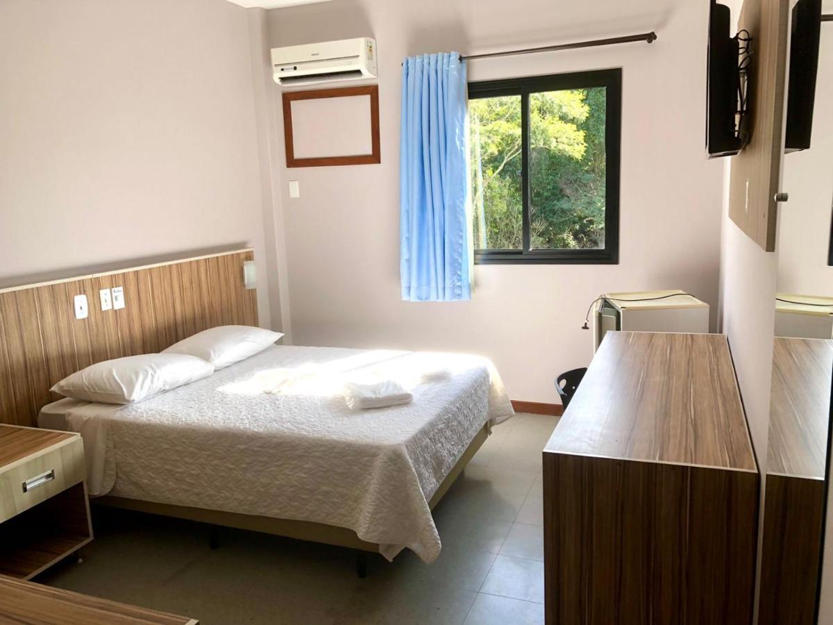 Quarto com Cama de Casal ou 2 de Solteiro
