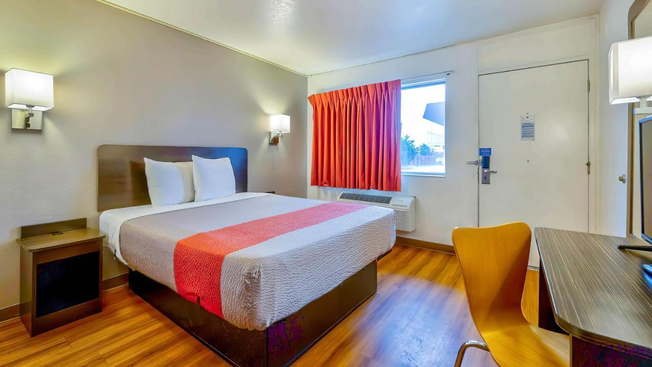 Double Room - Disability Access - Roll In Shower