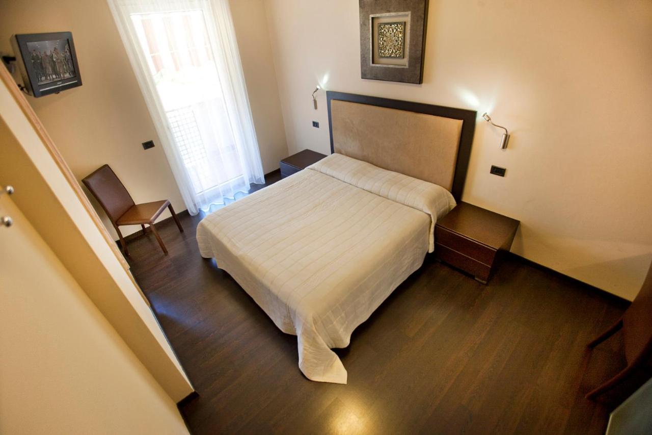 Double or Twin Room Lake View Side