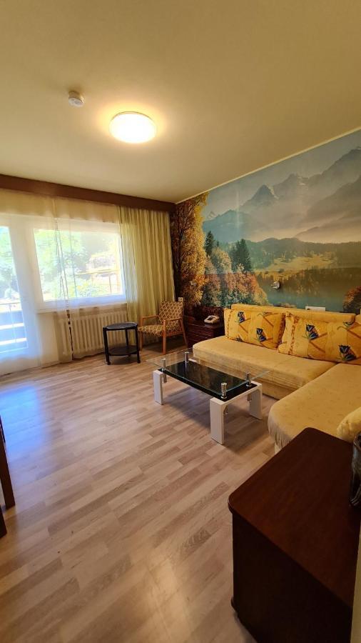 Apartment mit Balkon