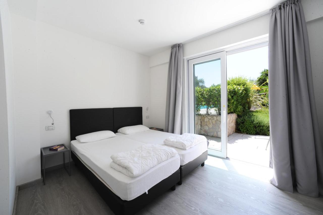 Two-Bedroom Apartment direct access to the garden