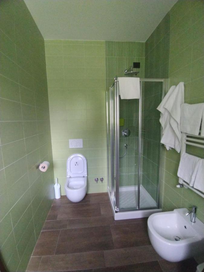 Double or Twin Room Bathroom