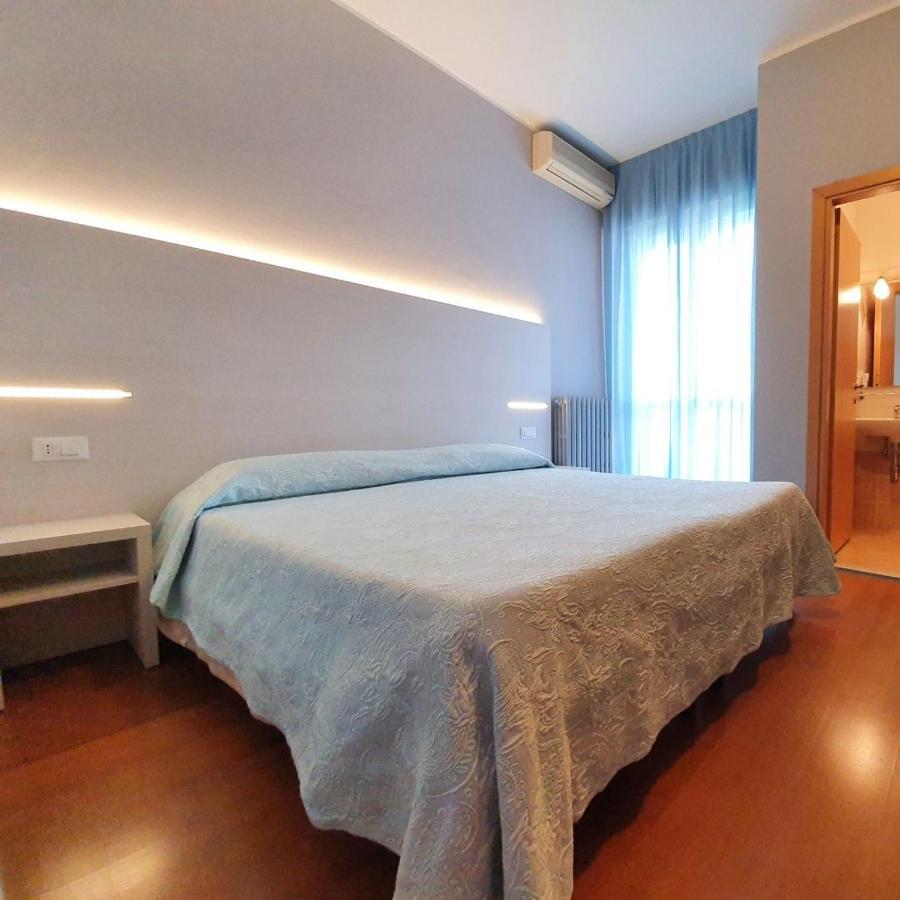 Camera Matrimoniale/Doppia con Letti Singoli con Bagno Privato
