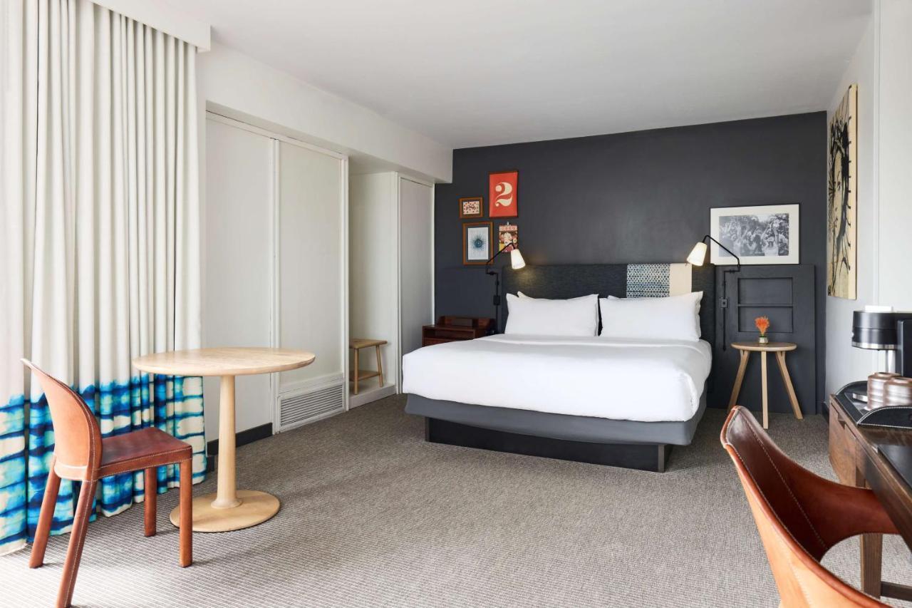 Corner King Room