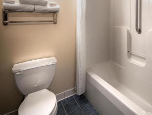 Queen Room with Roll-In Shower - Mobility Accessible/Non-Smoking