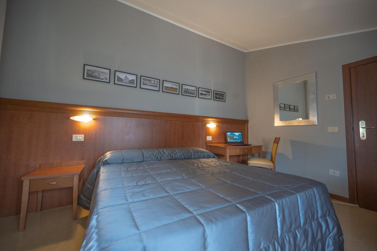 Camera Standard Matrimoniale/Doppia con Letti Singoli