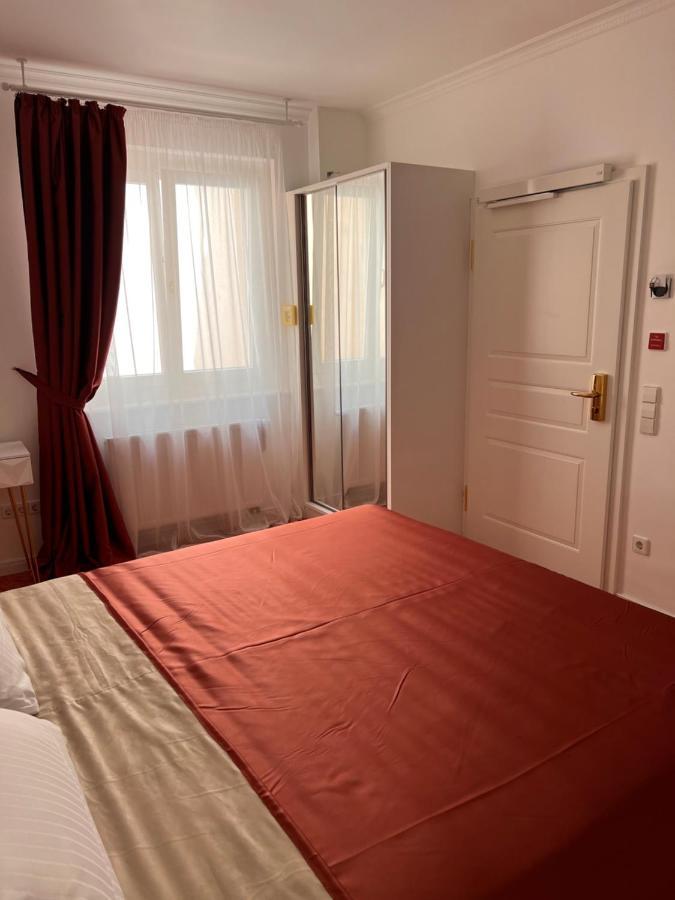 King Room Roll Shower Disability Access