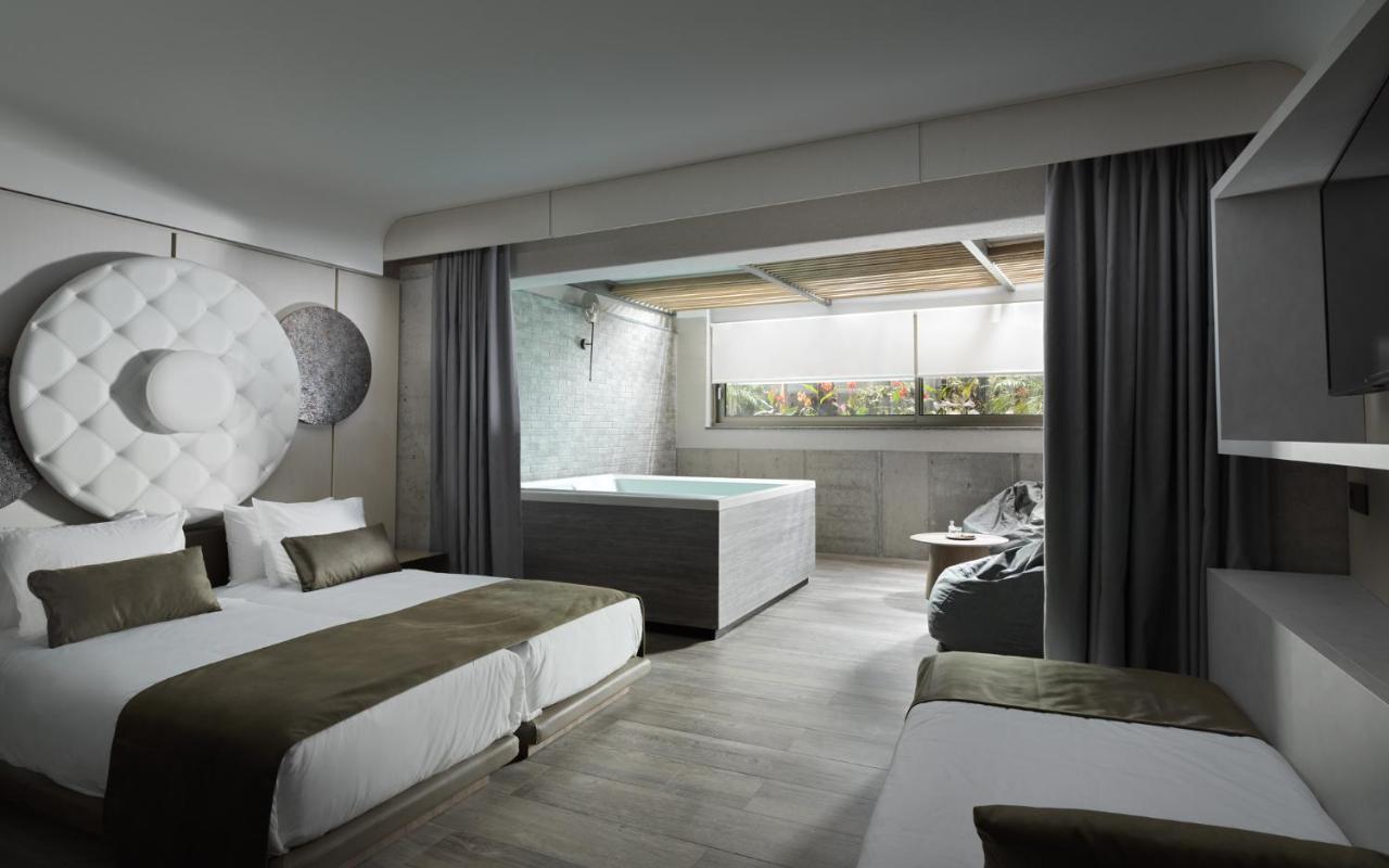 Halbgeschossiges Terrassenzimmer mit Whirlpool