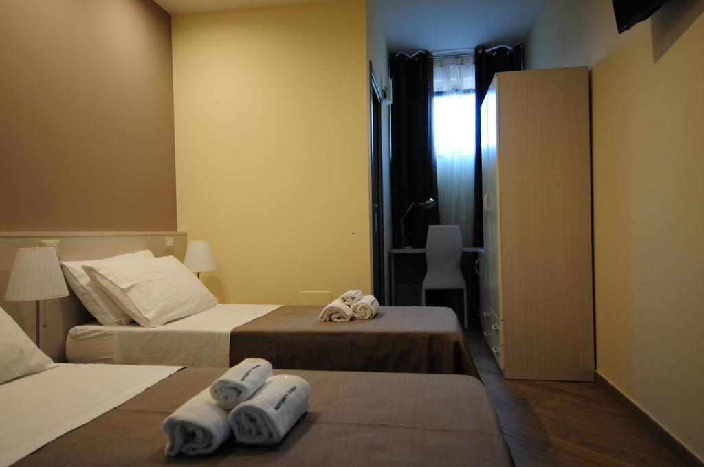 Camera Matrimoniale/Doppia con Letti Singoli con Letto Supplementare