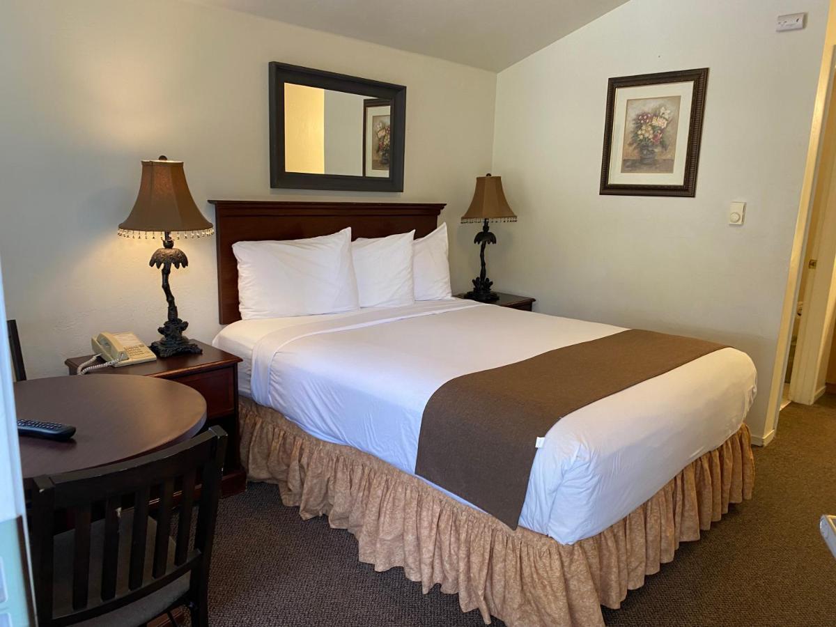 Standard Queen Room