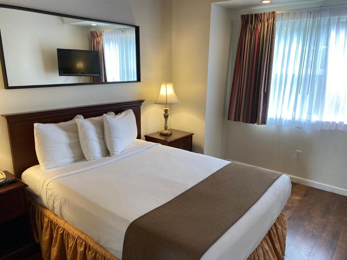 Standard Queen Room