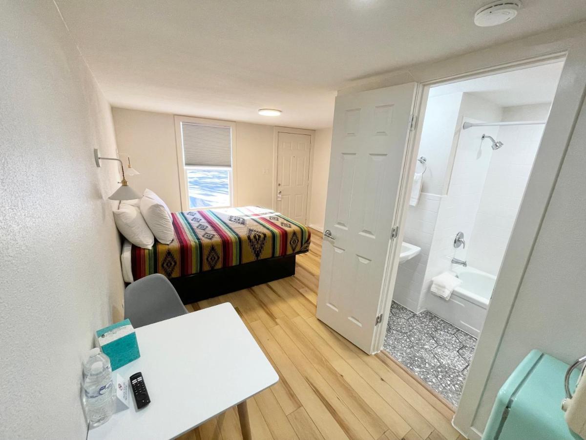 Standard Queen Room
