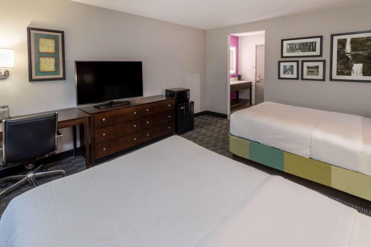 Deluxe Double Room Two Double Beds