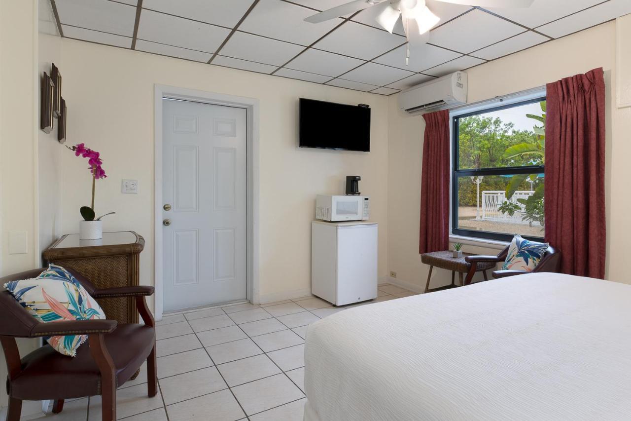 Queen Room Pool View