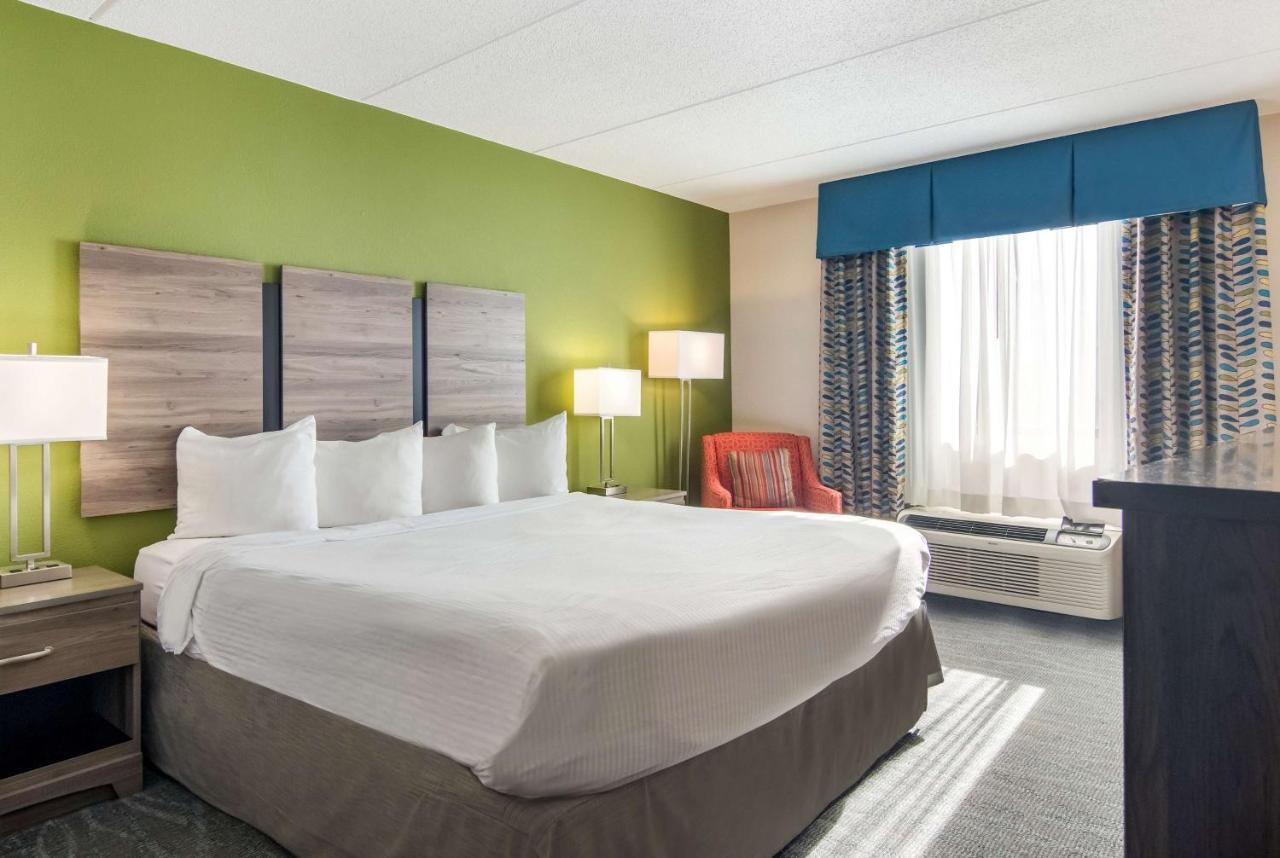 King Room with Roll-in Shower - Disability Access/Non-Smoking
