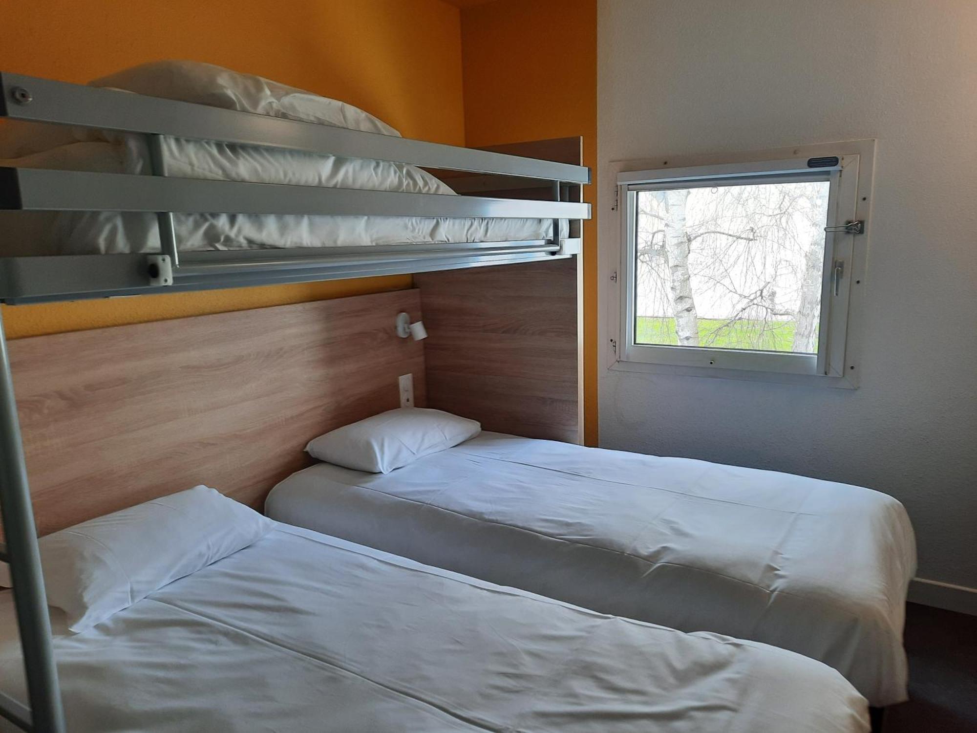 3 Single Beds