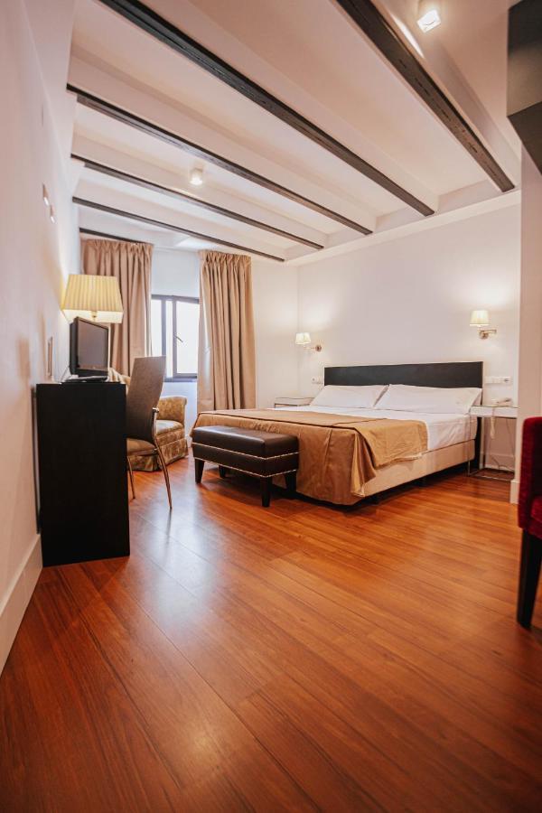Twin Room,1427721736:JPEG