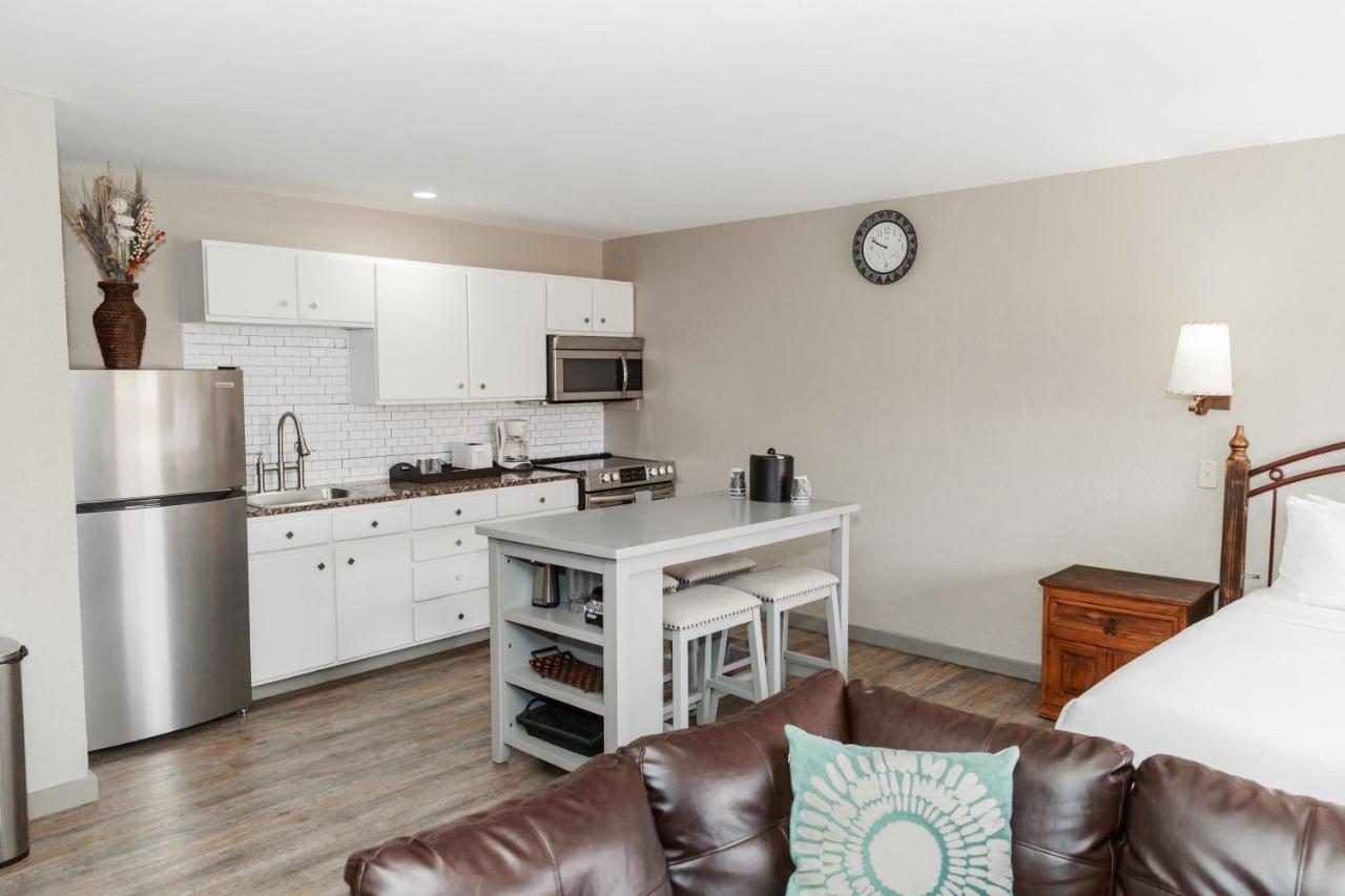Studio Apartment,1271446678:JPEG