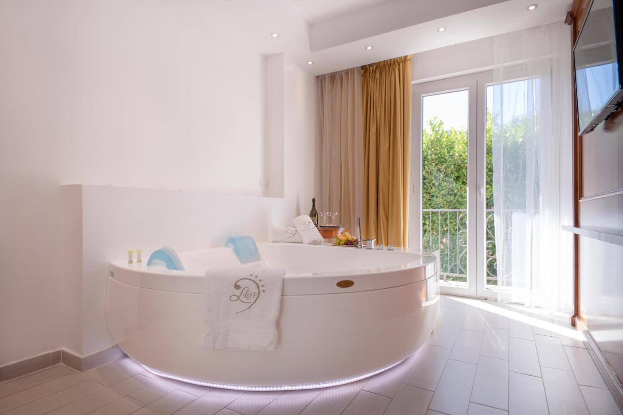 Junior Suite Balcony Jacuzzi