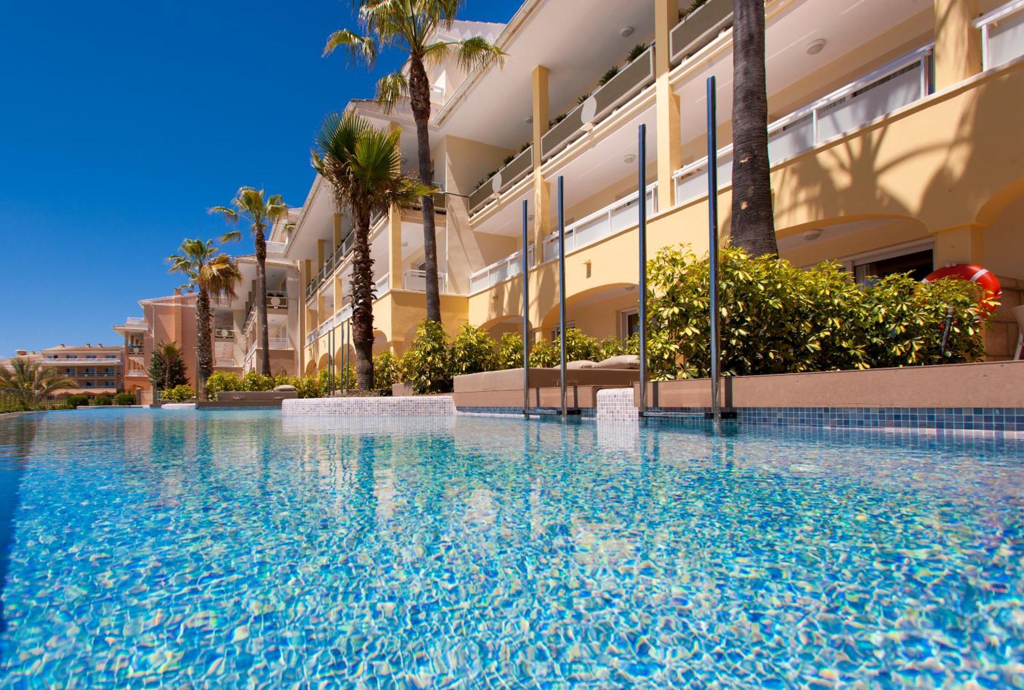Family Suite Superior Pool Access
