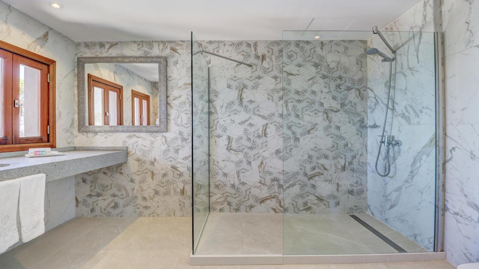 Double or Twin Room Sea View