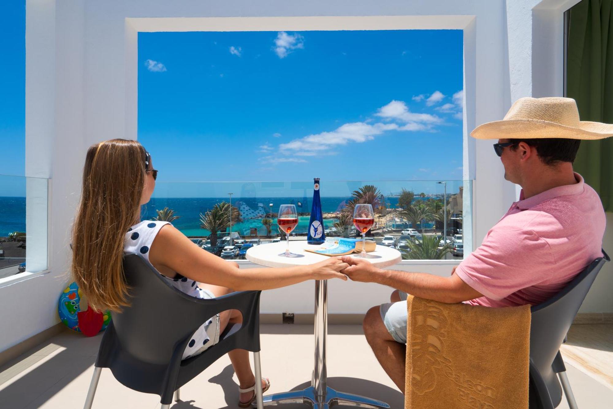 One-Bedroom Apartment Sea View