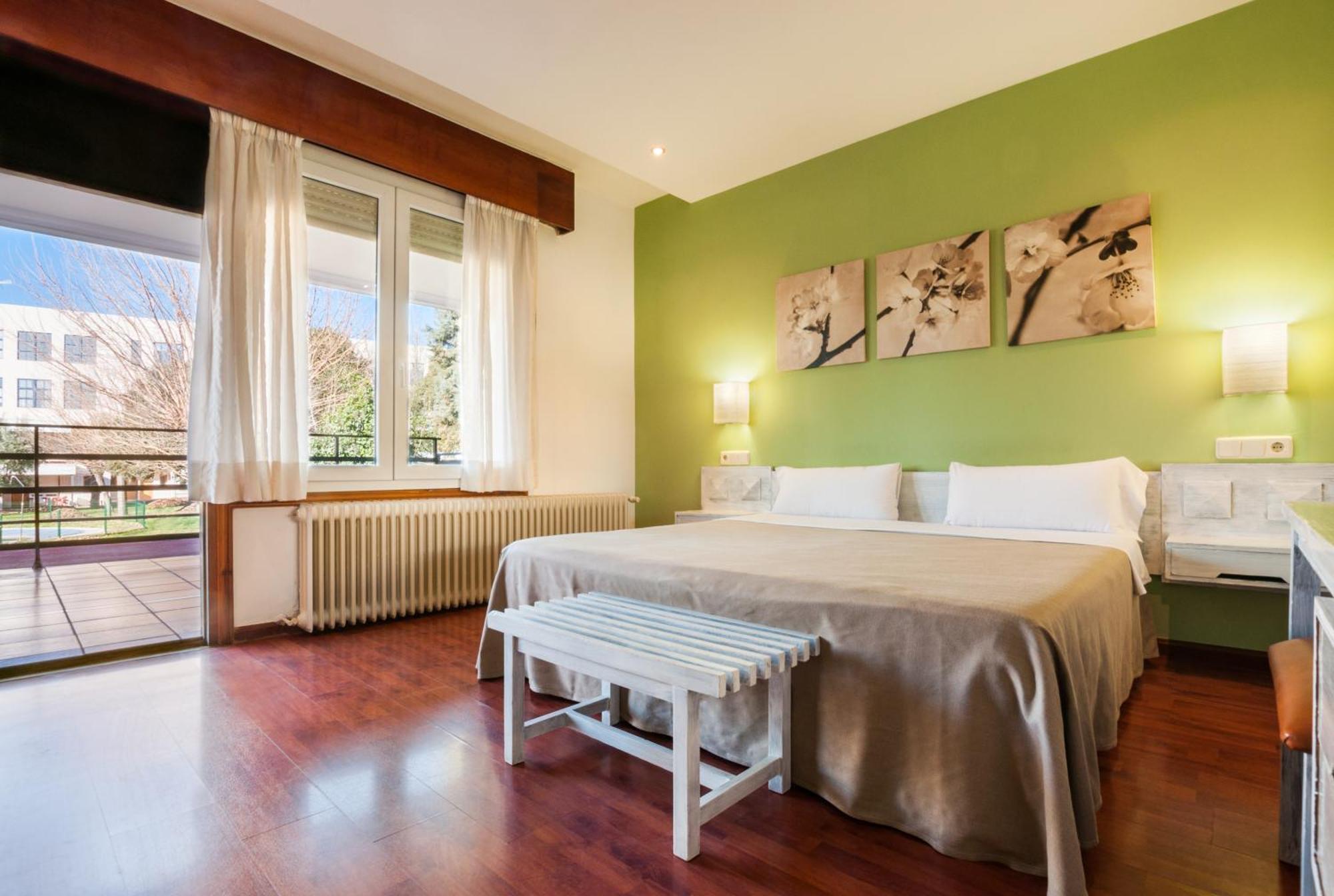 Double or Twin Room,1272562453:JPEG