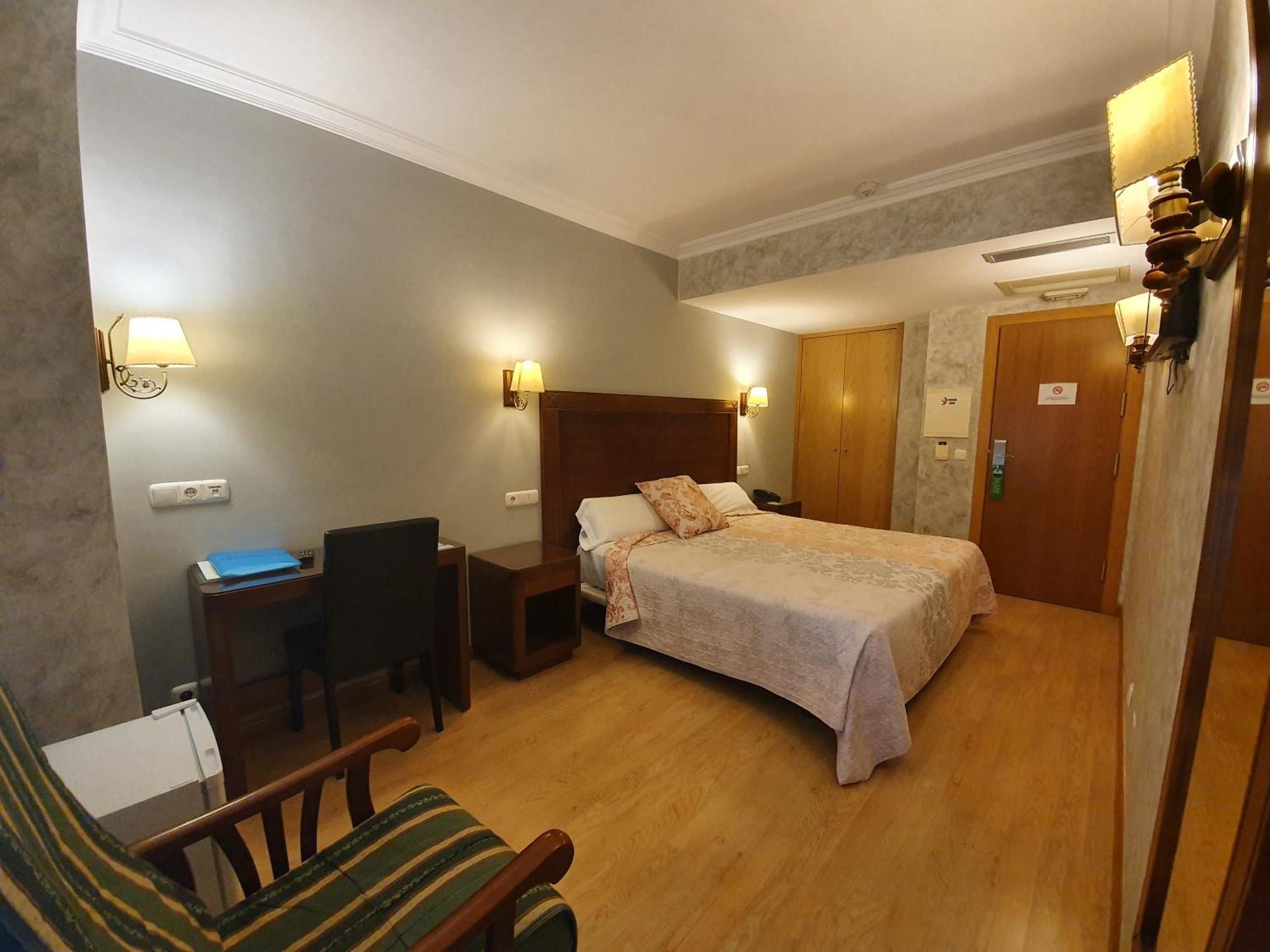 Superior Double or Twin Room Hydromassage Bath