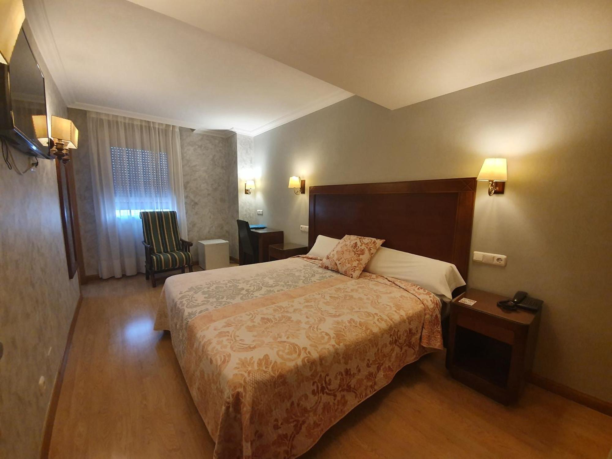 Superior Double or Twin Room Hydromassage Bath