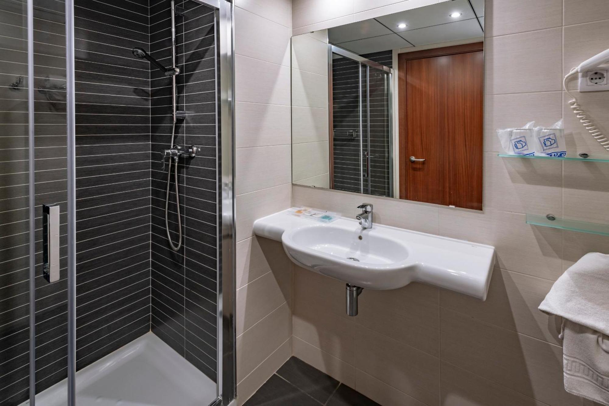 Standard Double Room (2 Adults),1272851821:JPEG