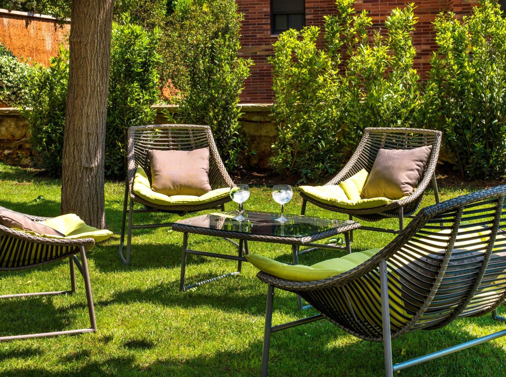 Habitación Doble con terraza y vistas al jardín