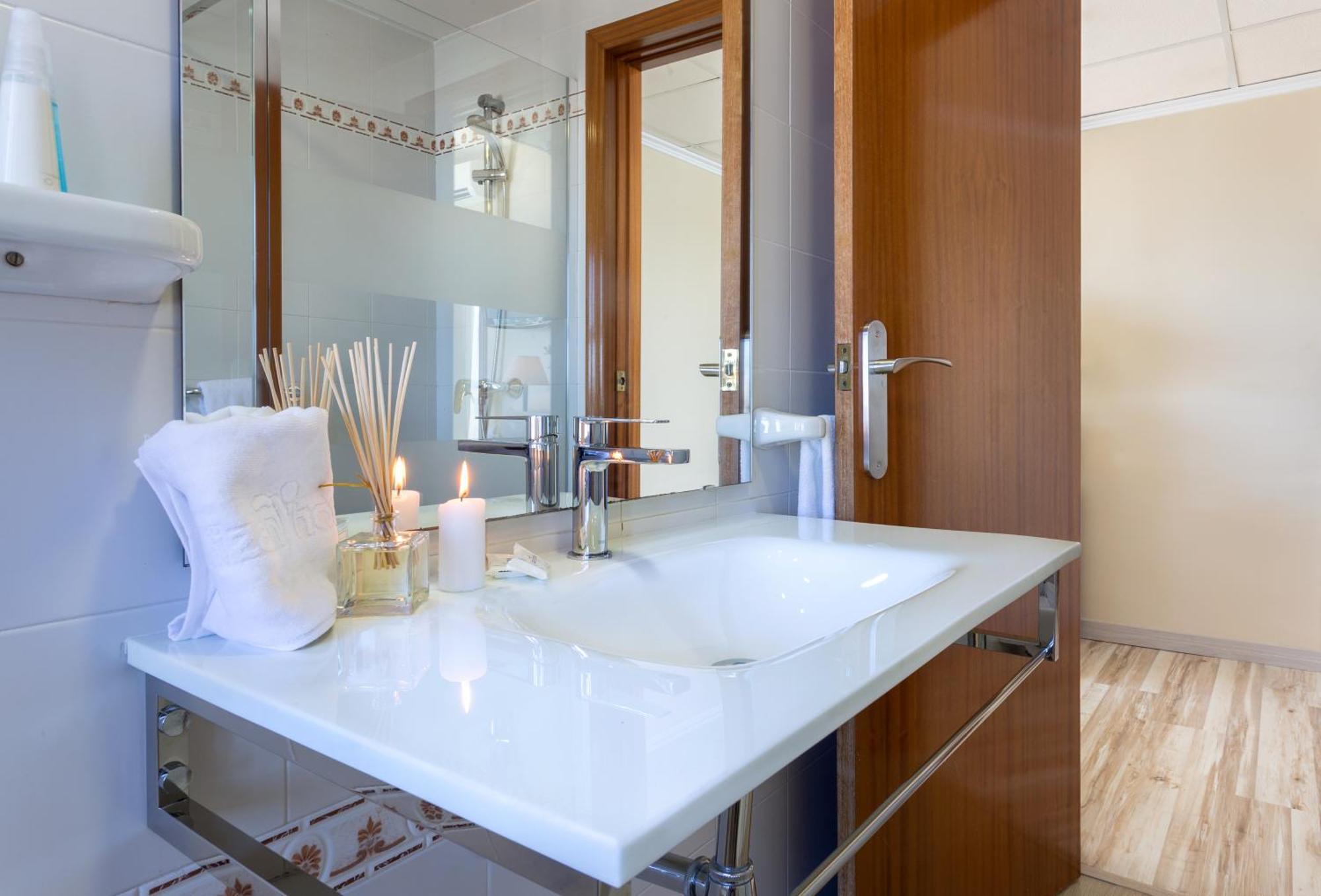 Superior Double or Twin Room (2 Adults + 1 Child),1337178416:JPEG