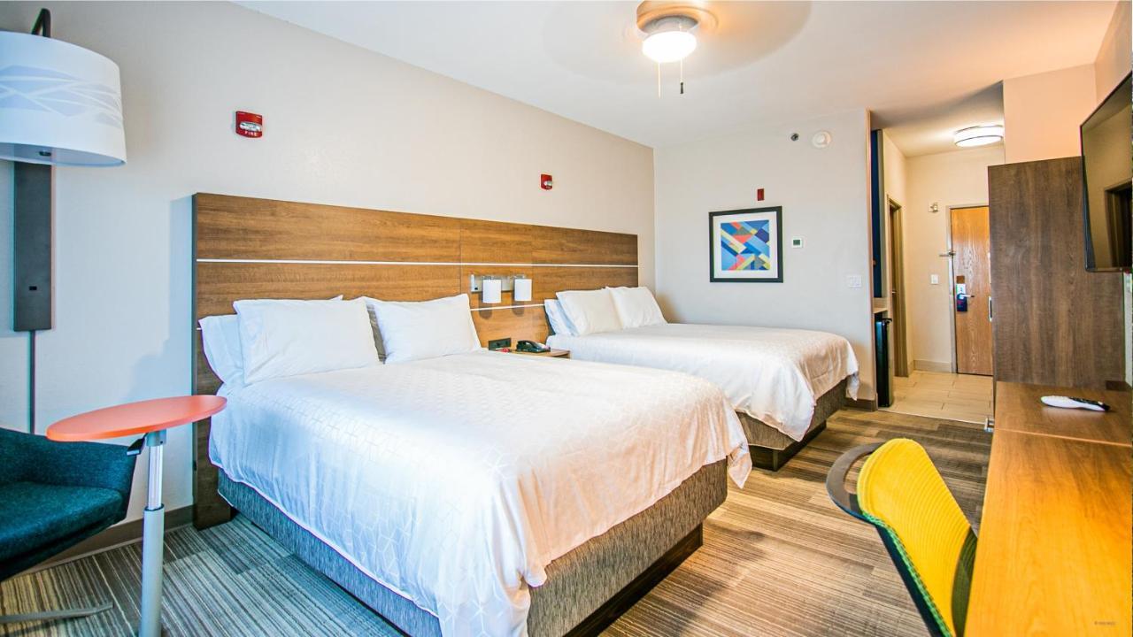Standard Queen Room Two Queen Beds