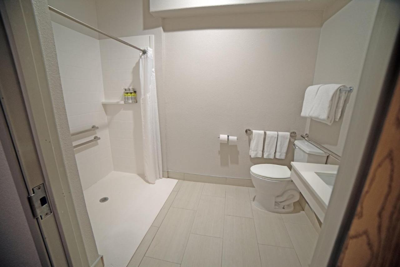 Queen Room Two Queen Beds Disability Access Hearing Accessible Roll Shower