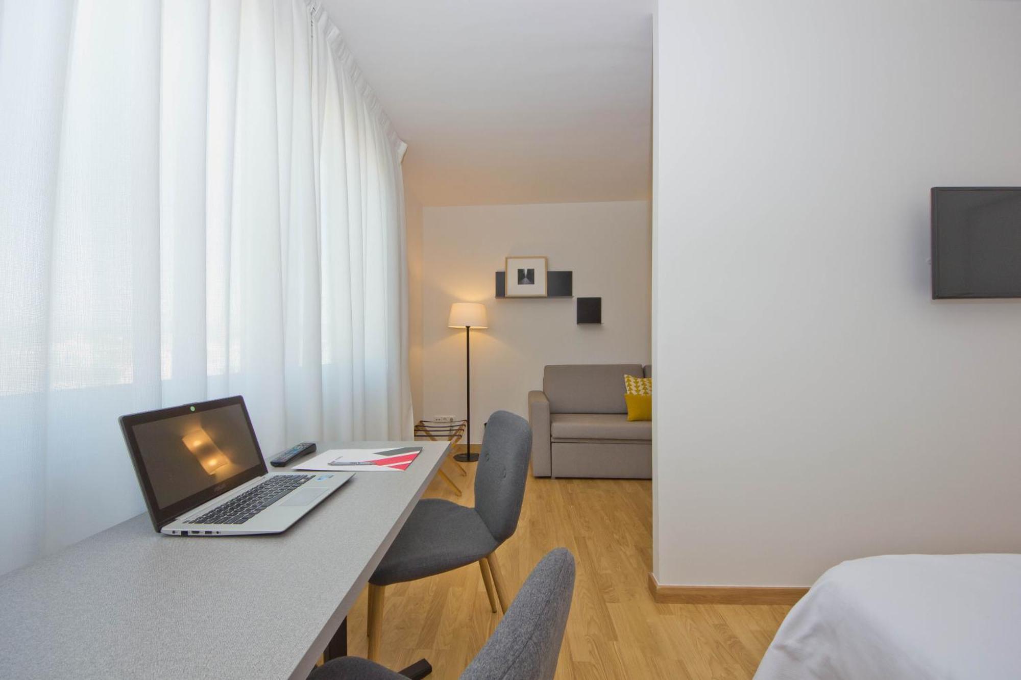Quintuple Room