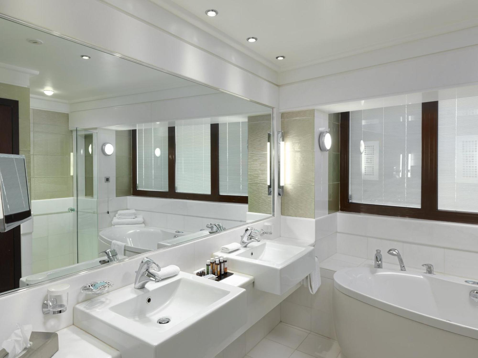 Executive Suite Smoking