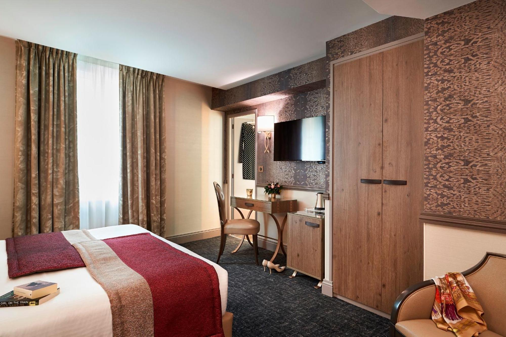Large Deluxe Room