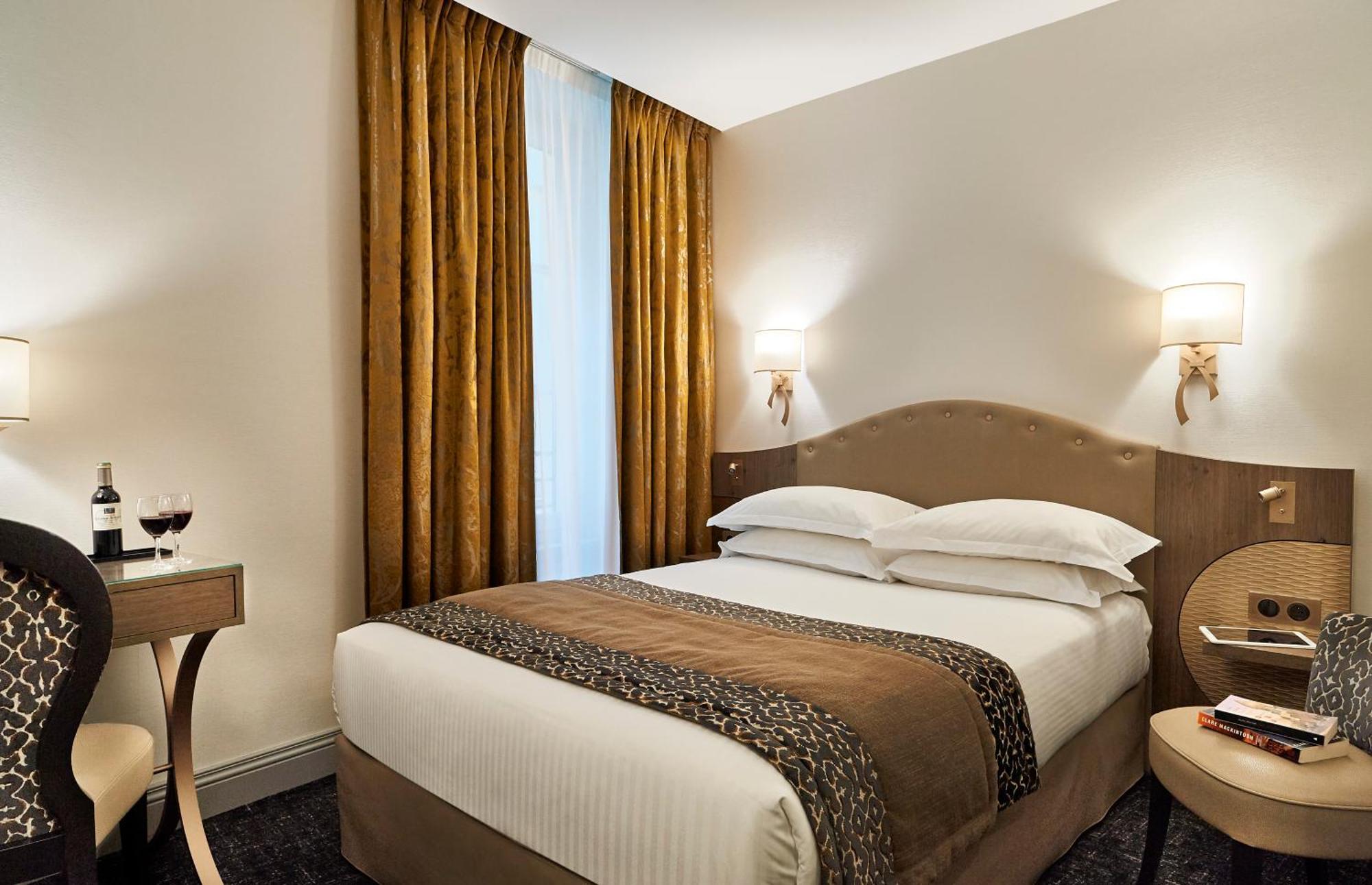 Medium Club Room