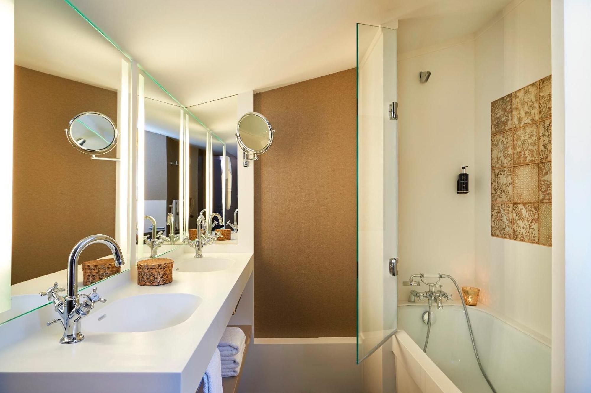 Large Deluxe Room