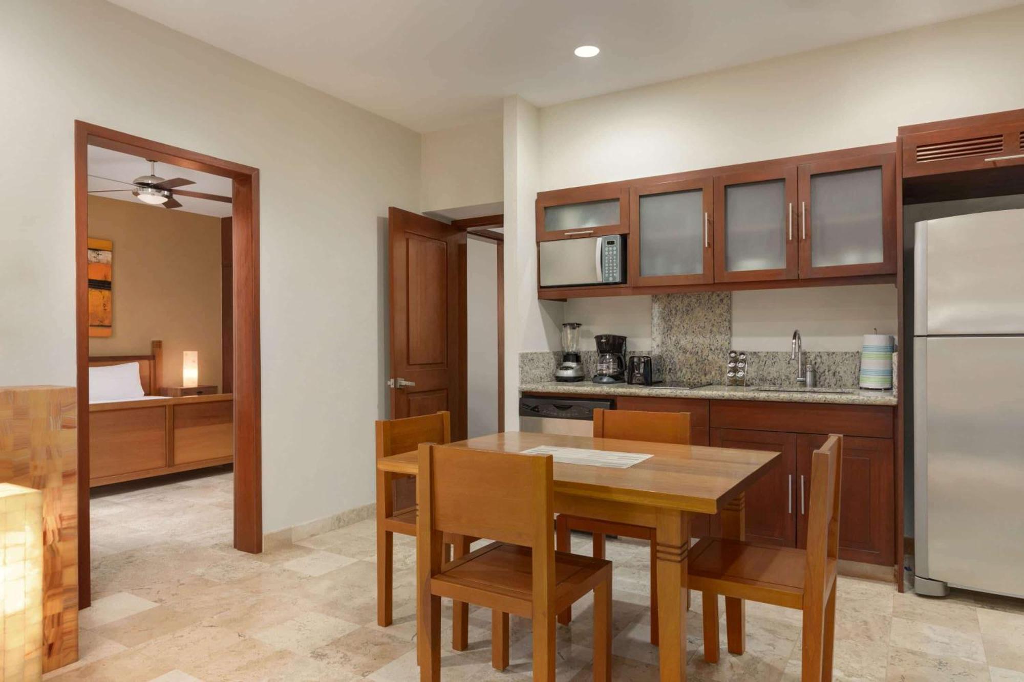 One-Bedroom Superior King Suite Ocean View Non-Smoking