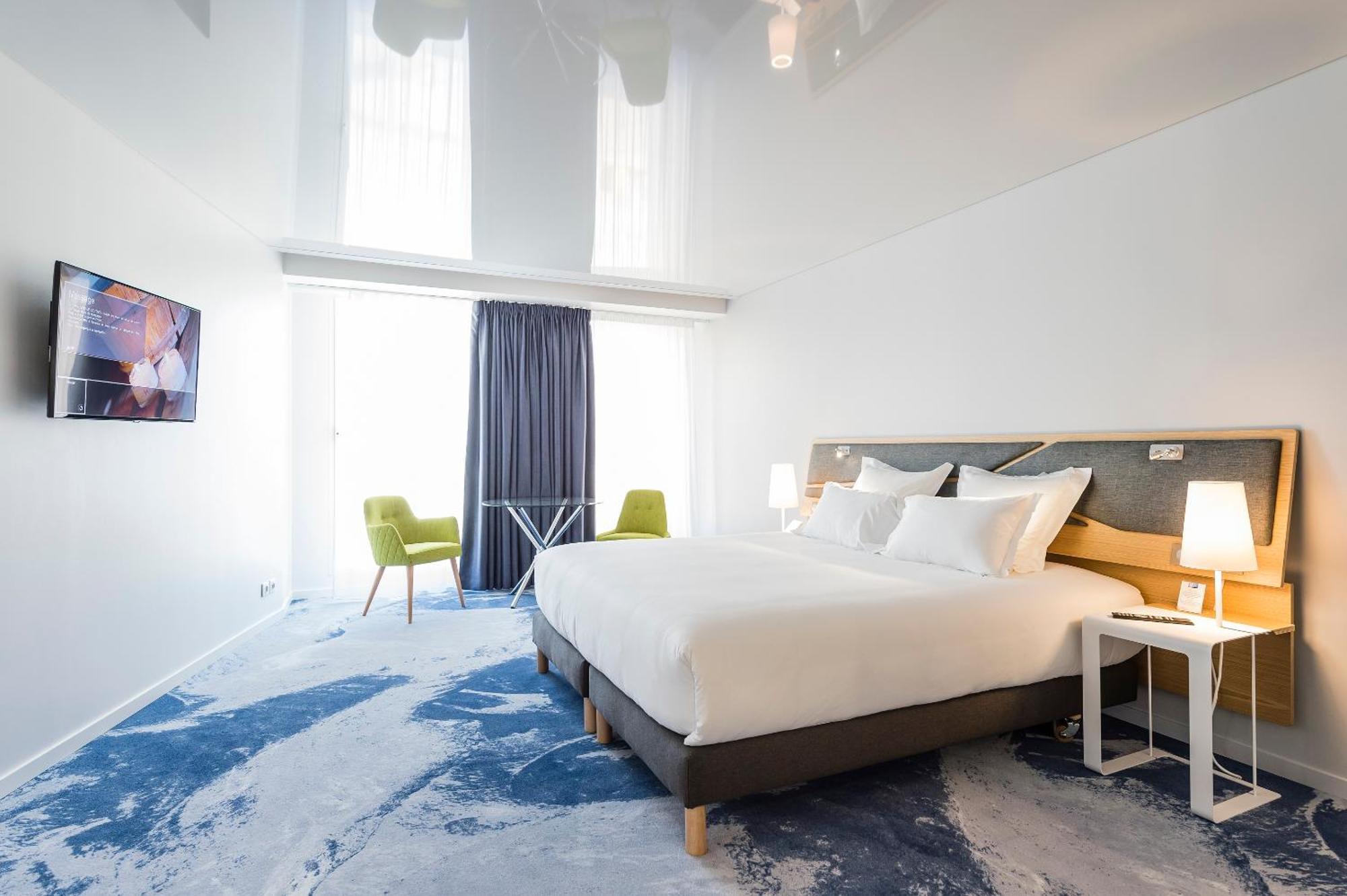 Urban Chic Standard Room Bath