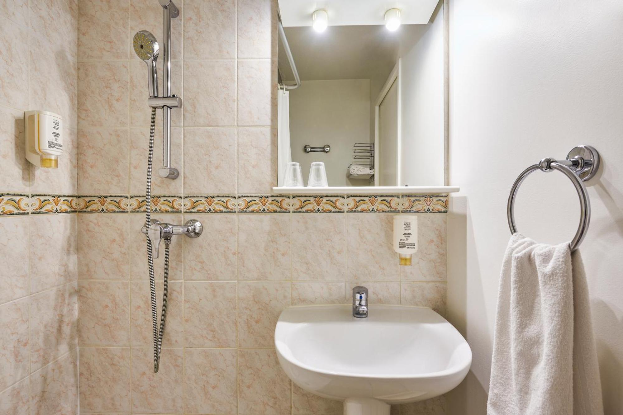 Standard Studio Shower