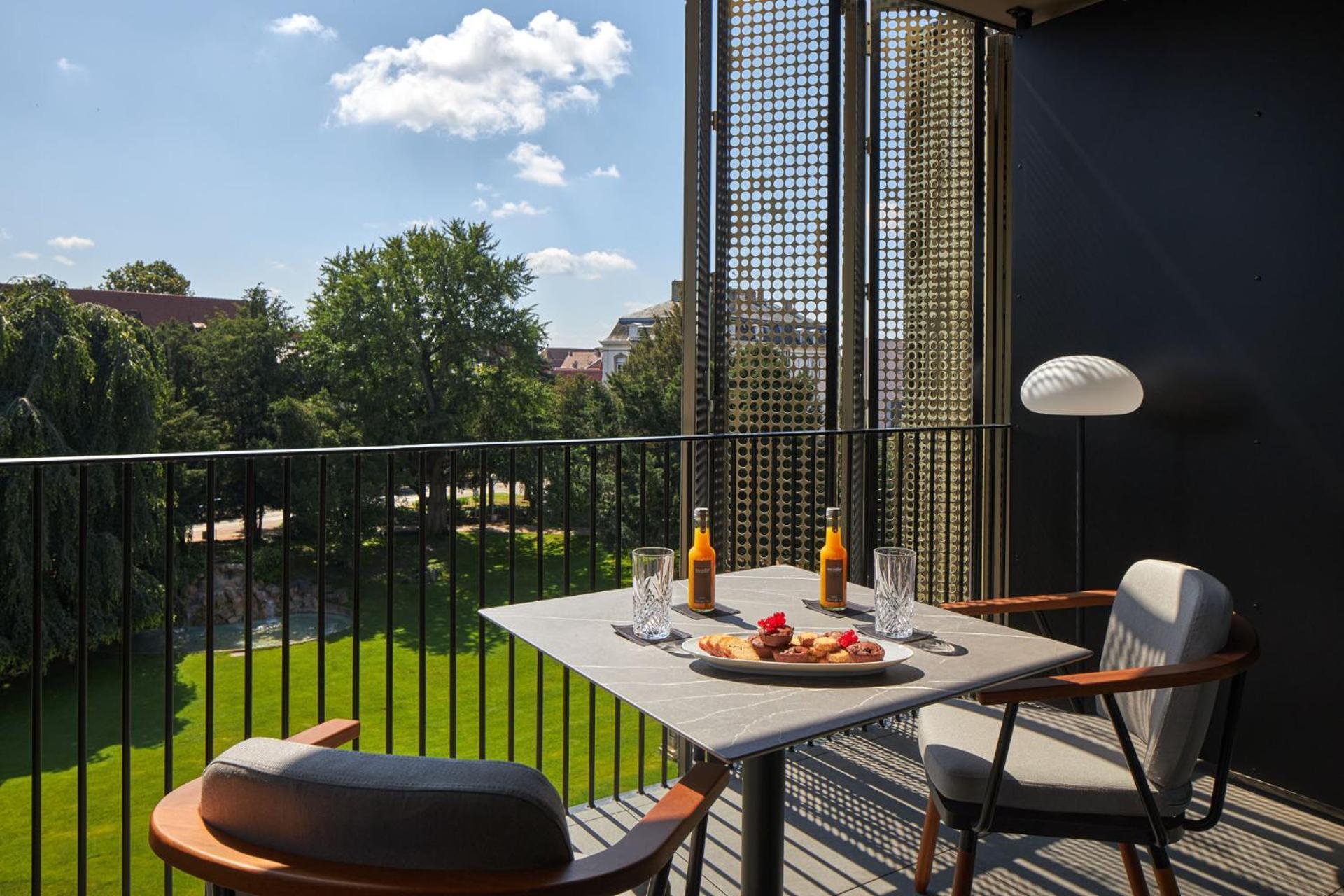 Superior King Room Balcony