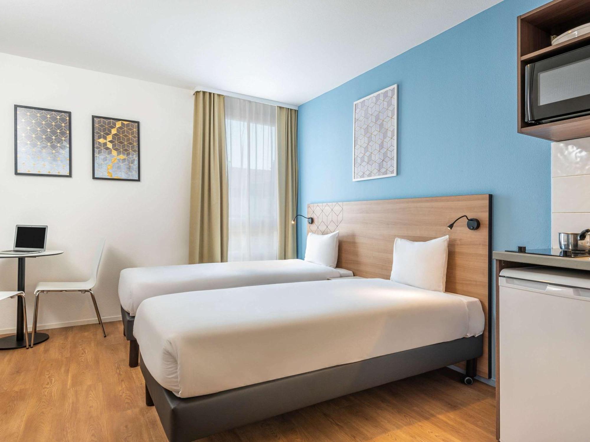 Studio Two Twin Beds