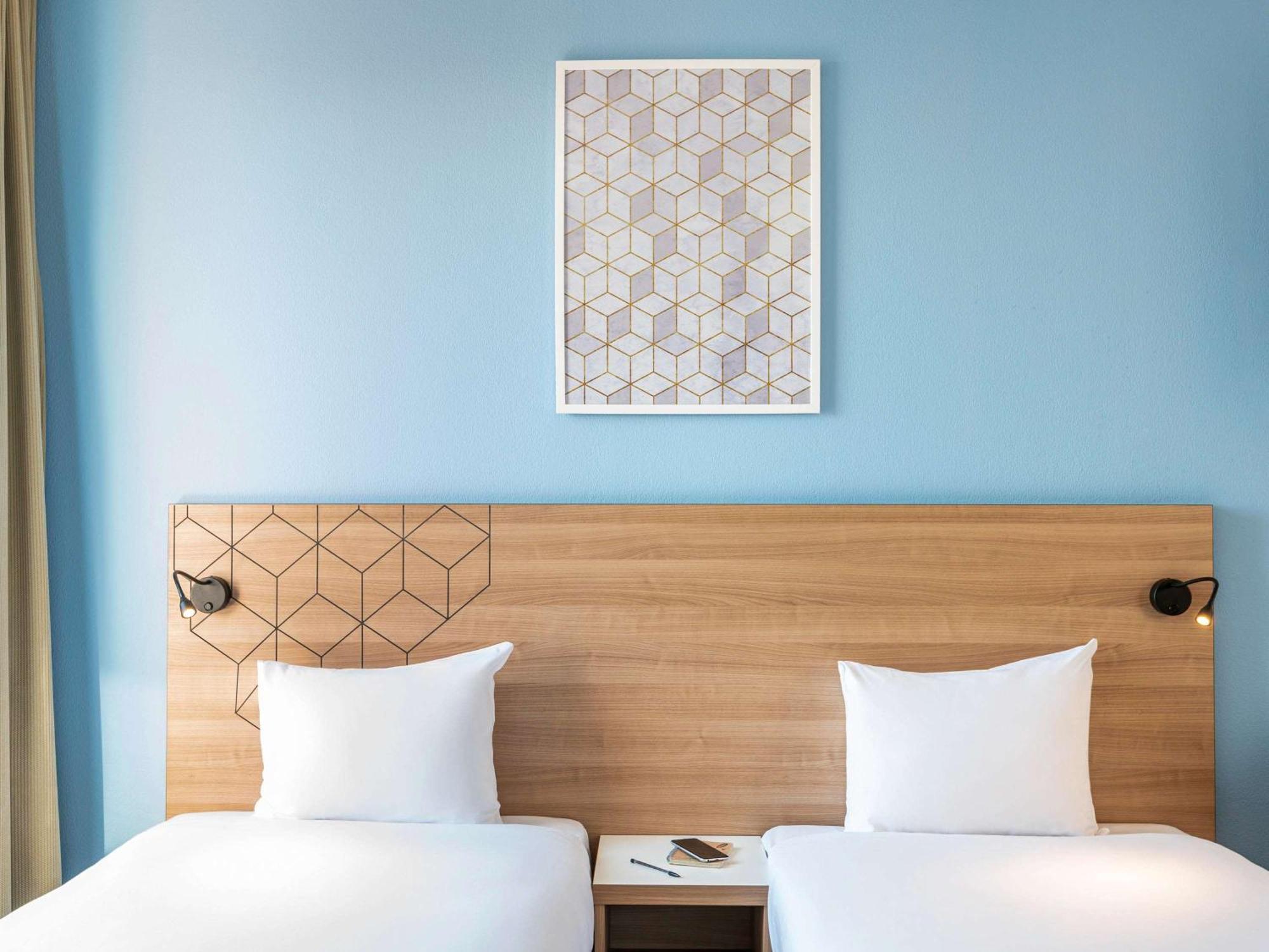 Studio Two Twin Beds