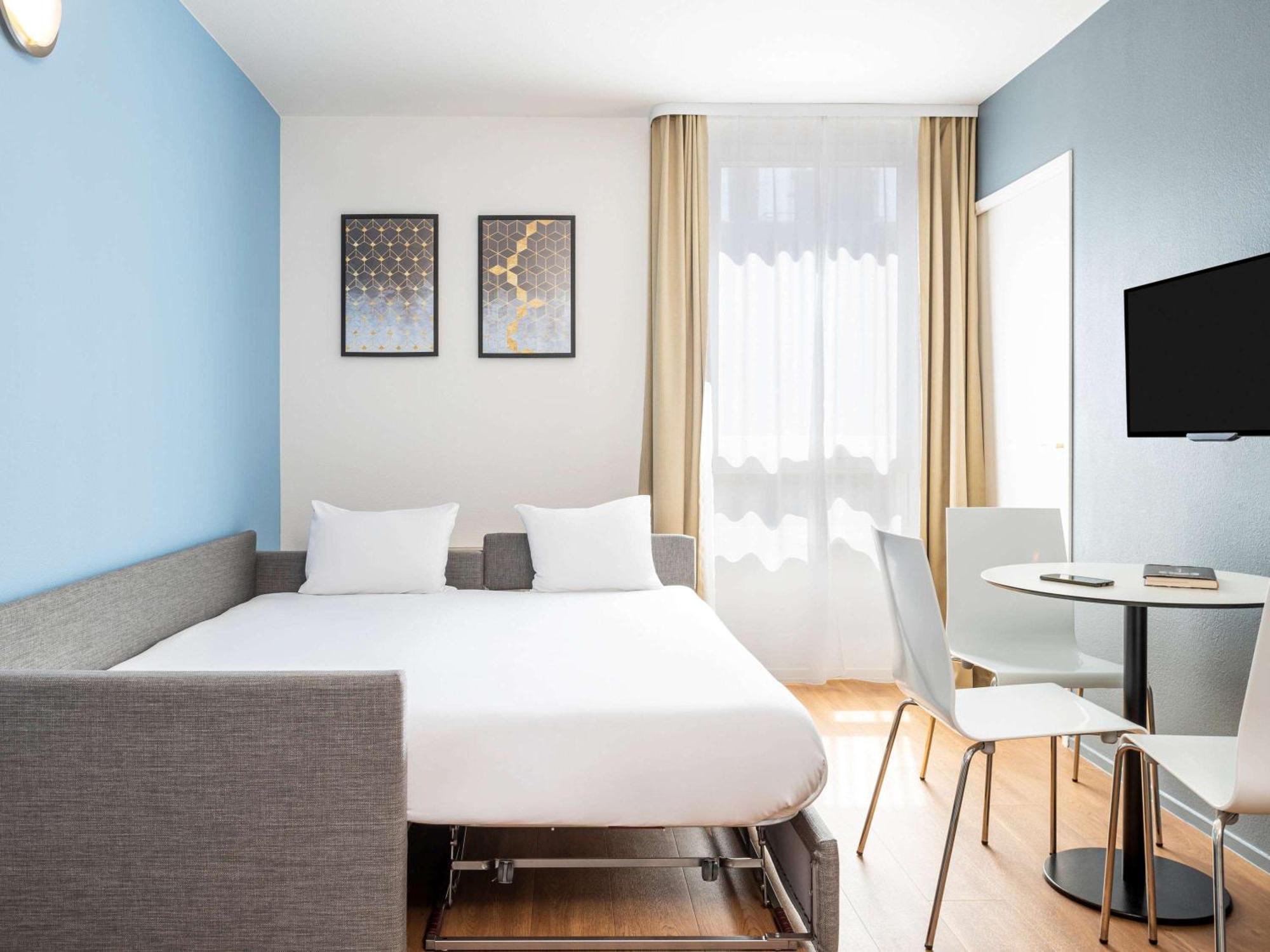 One-Bedroom Apartment Twin Beds