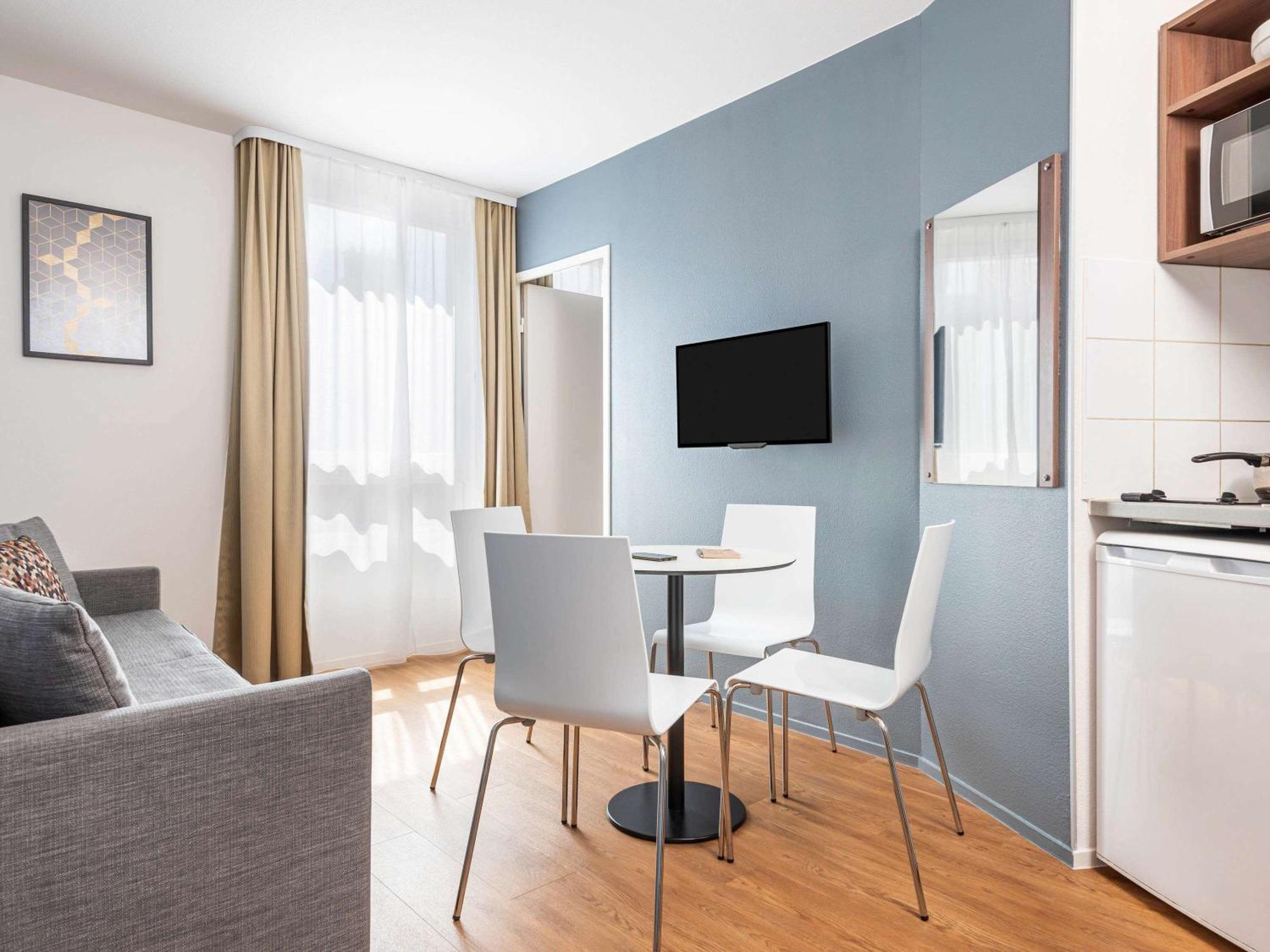 One-Bedroom Apartment Twin Beds