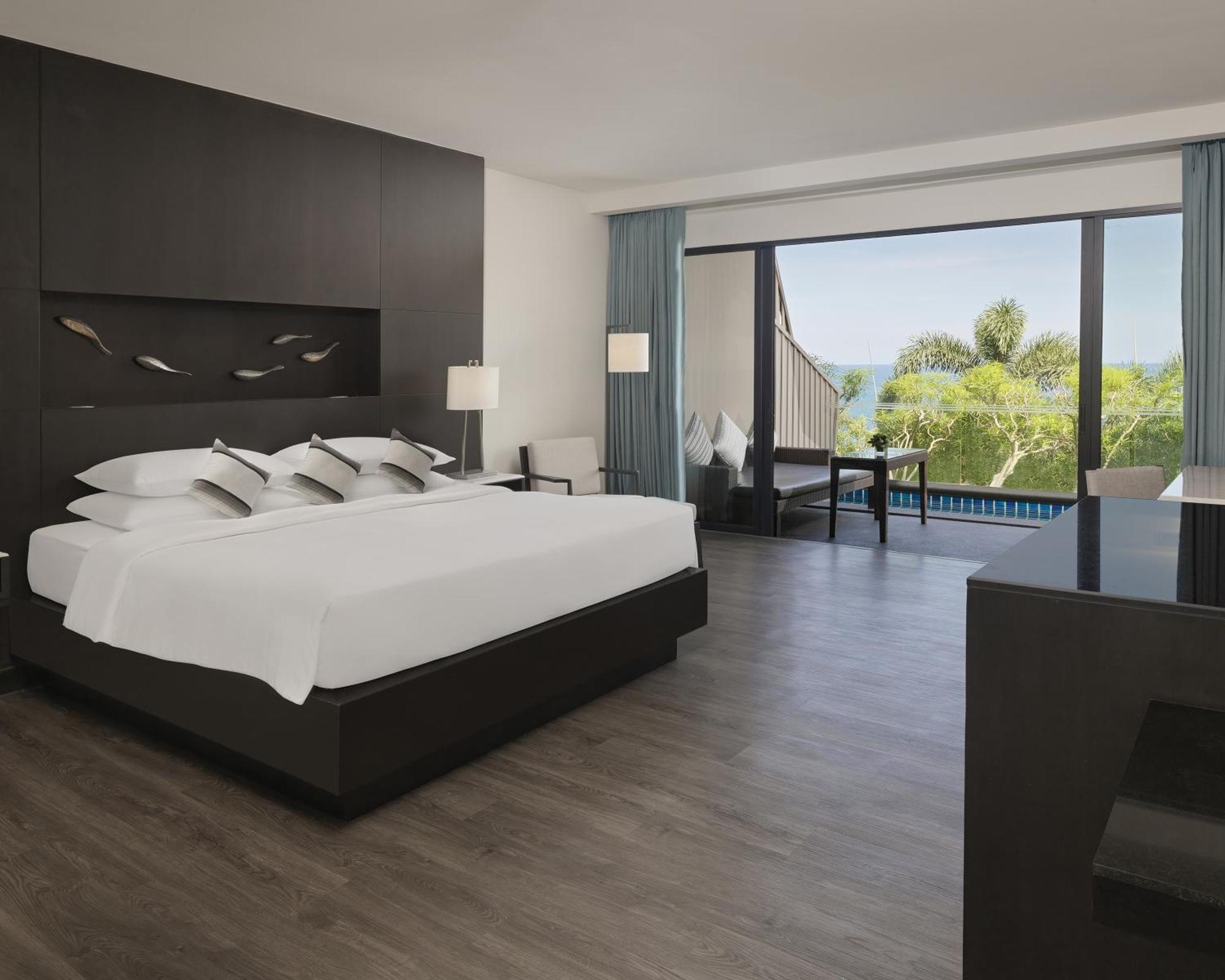 Chambre Lit King-Size avec Petite Piscine