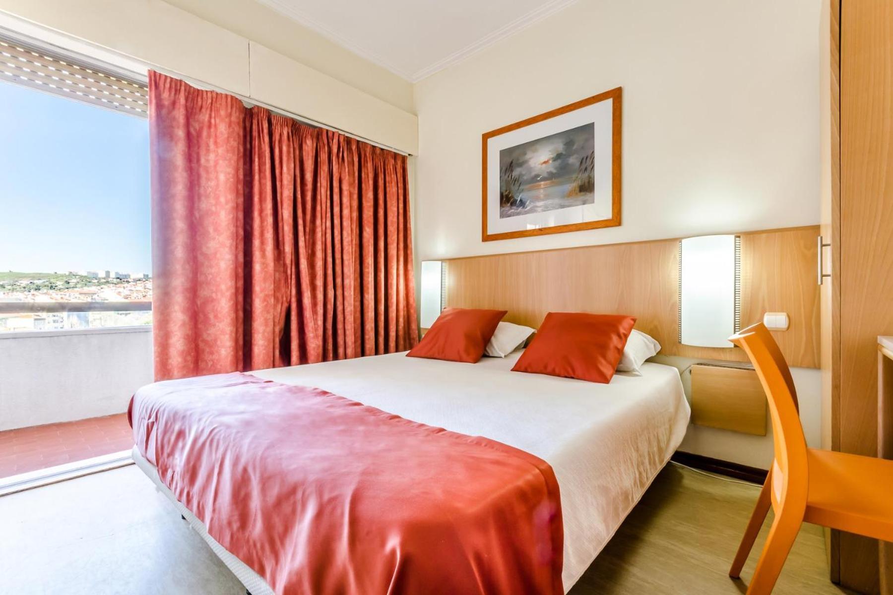 Double or Twin Room Private Bathroom