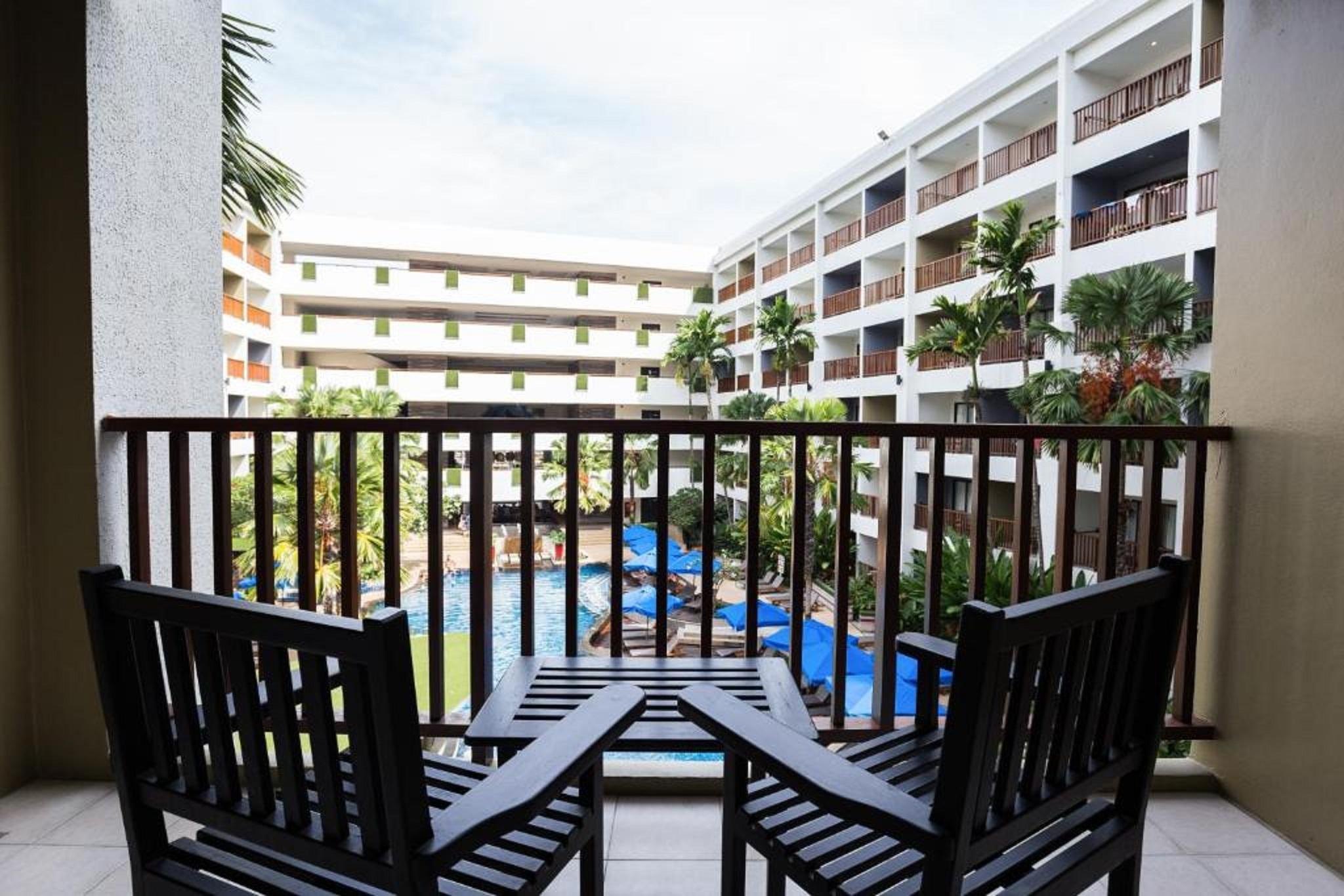 Deluxe Pool View